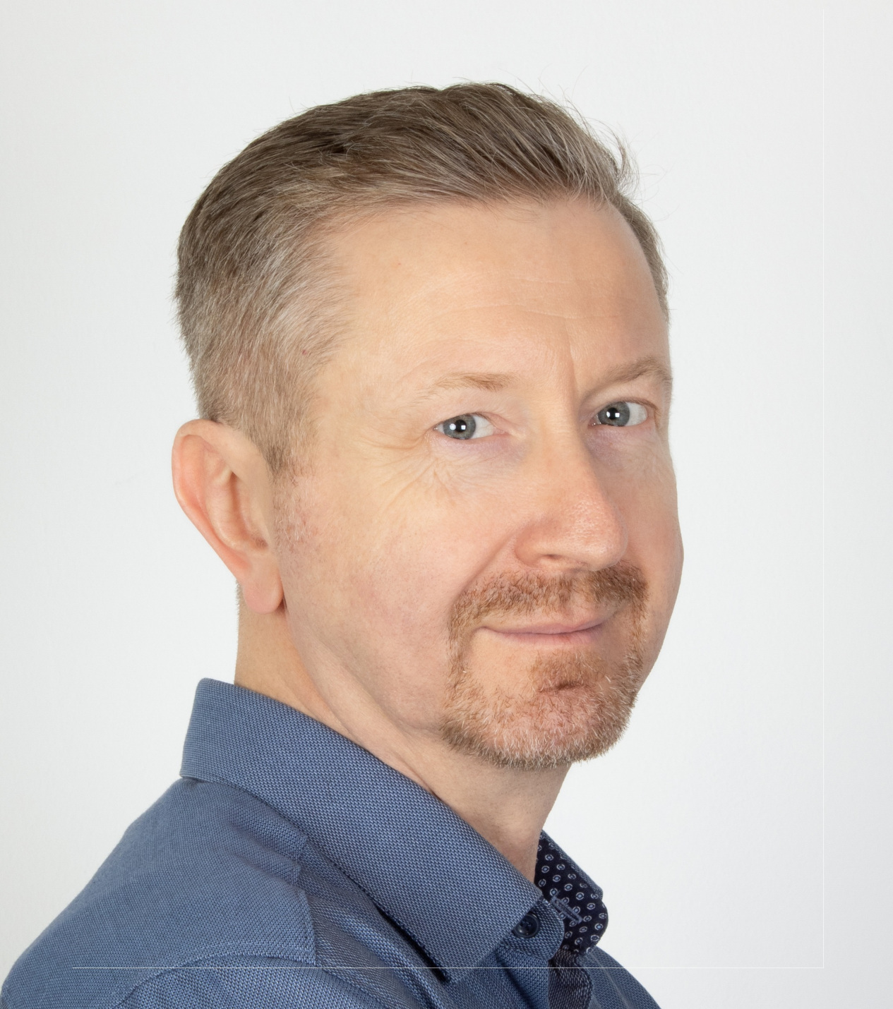 Battyányi Csaba – bevételi rendszerépítő és üzletfejlesztési szakértő portréja.